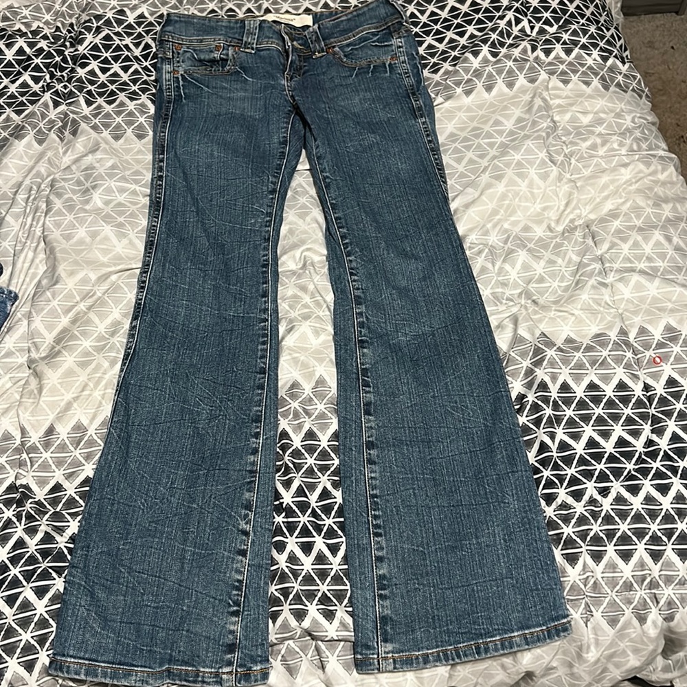 blue jeans: bootcut, dark blue jean